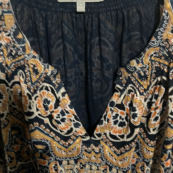 Woman's Blouse - Picture 3 of 4
